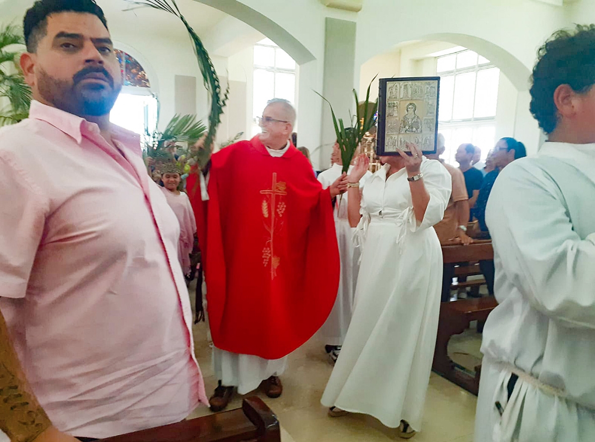 Bunita procesion y Santo Sacrificio di Misa pa celebra Diadomingo di Rama 