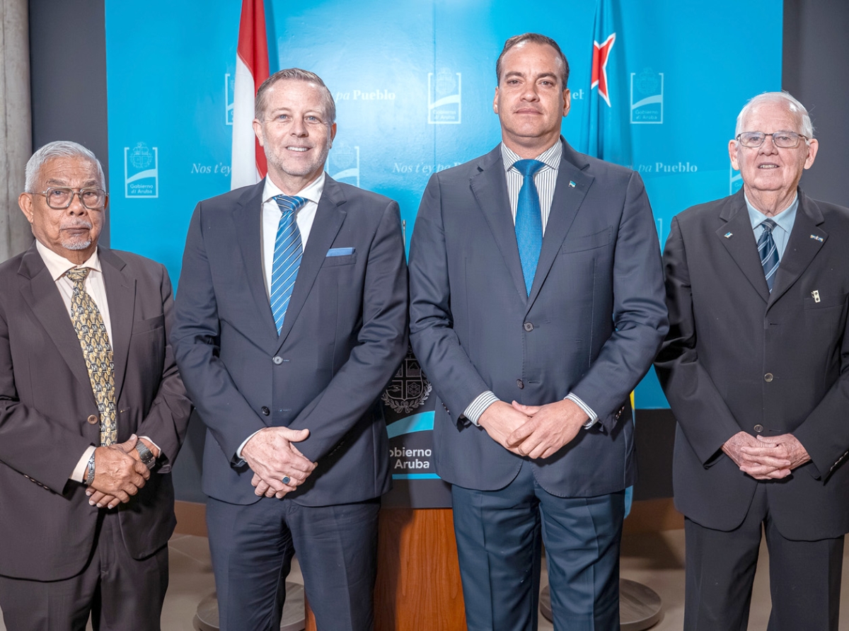 Thomas Domhoff a wordo introduci como presidente nobo di Banco Central di Aruba   