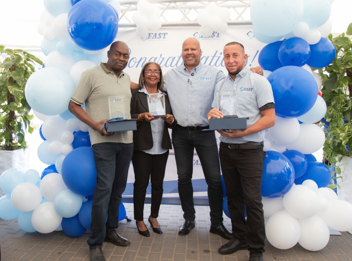 Fast Delivery a reconoce dedicacion di su personal cu añanan di servicio