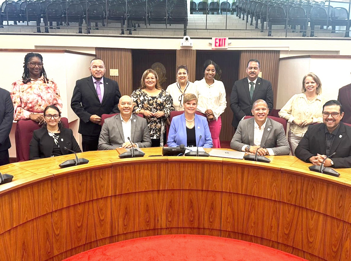 Comite Olimpico Arubano a reuni cu Parlamento di Aruba