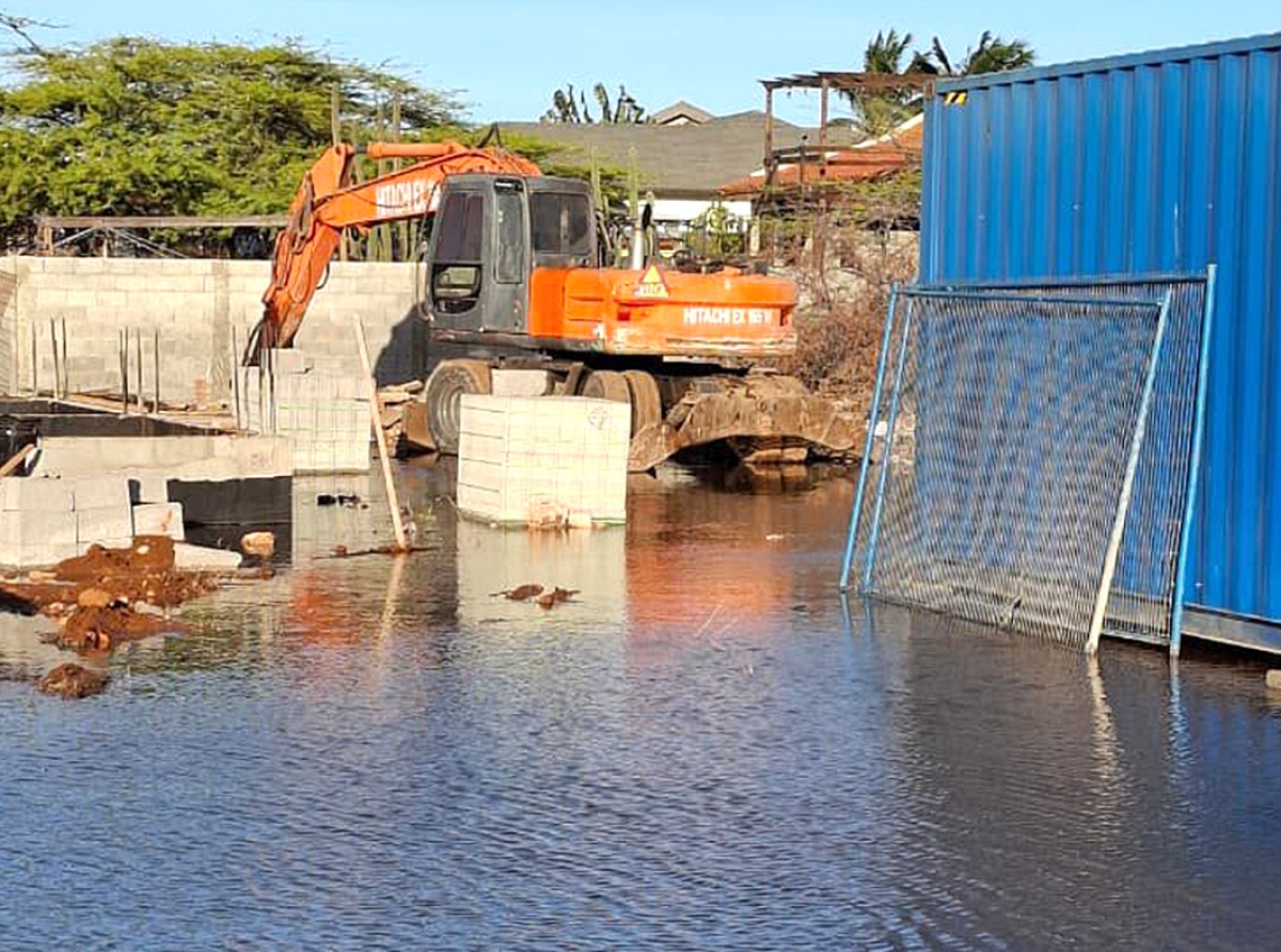 Tractor a kibra tuberia grandi afectando hopi cas na Rooi Santo y Opal 