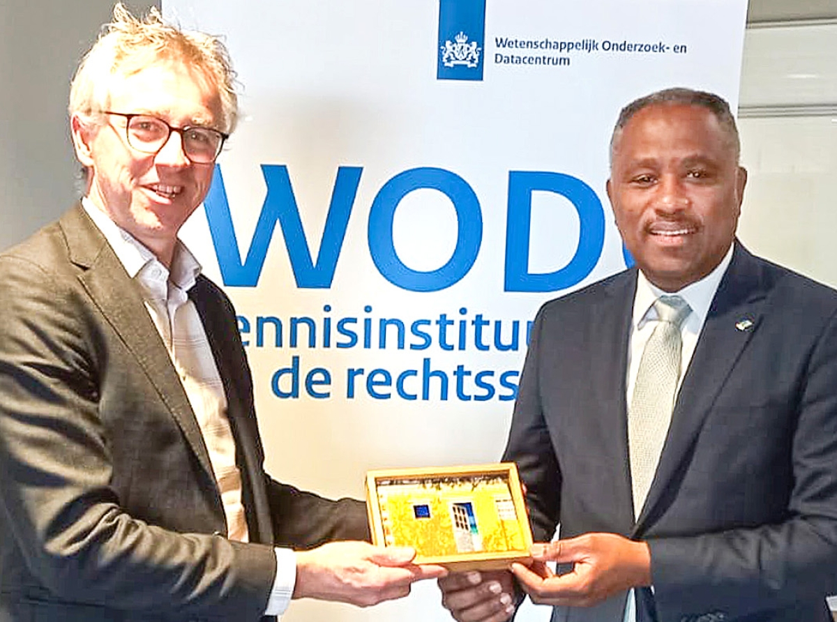 Minister Arthur Dowers ta explora cooperacion cientifico cu Centro WODC di Hulanda   
