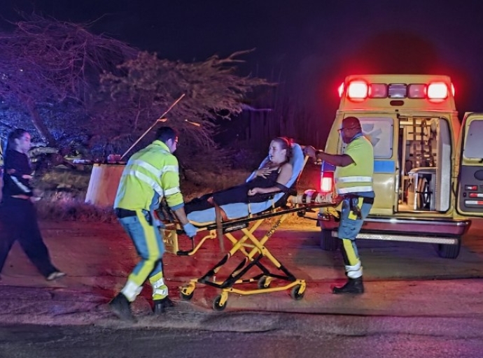 Dos herido den accident fuerte na cruzada di Kadushi Largo