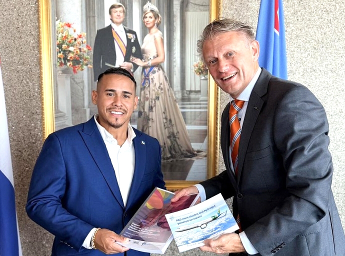 Experto Hulandes mustrando riba potencial pa Aruba ta pionero den desaroyo di vuelo electrico