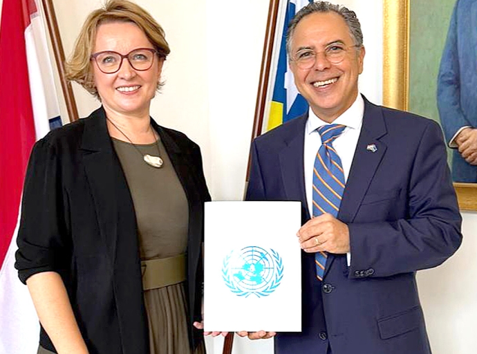 Gobernador di Corsou a ricibi coordinador di Nacionnan Uni