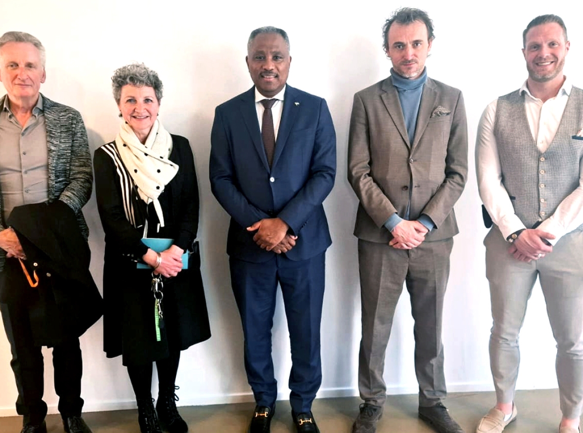 Minister Dowers ta pone enfoke riba futuro di detencion hubenil cu bishita na Teylingereind