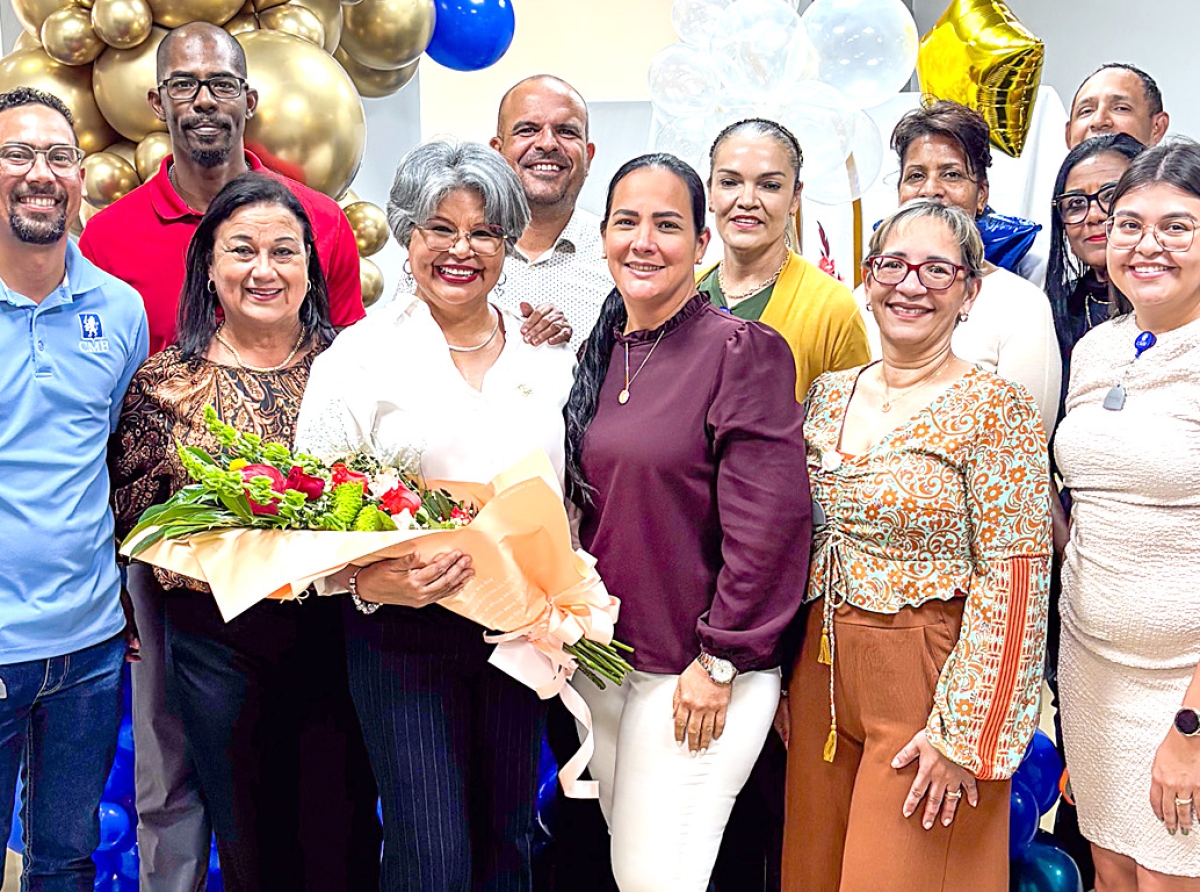 Elsa a celebra su hubilo di 45 aña na CMB Bank