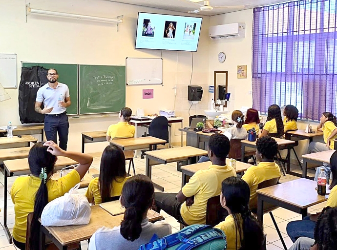Yudando alumnonan di Maria College escoge nan profiel di examen