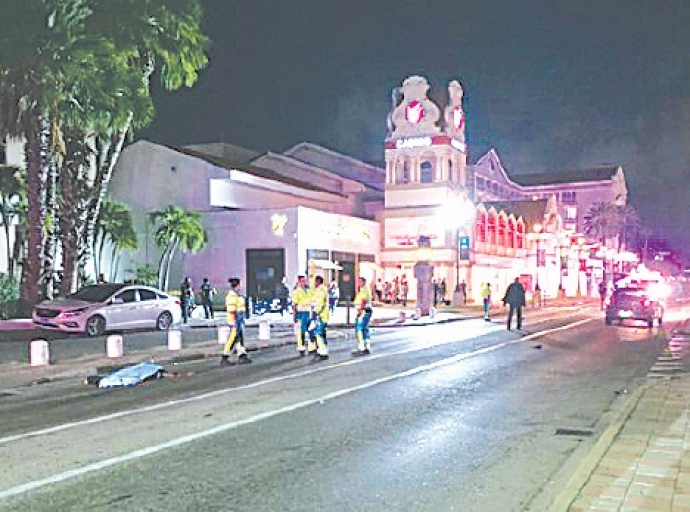 Chauffeur femenino cu a mata dos hende cu auto ta keda encarcela te Juli ora cu lo trata e caso