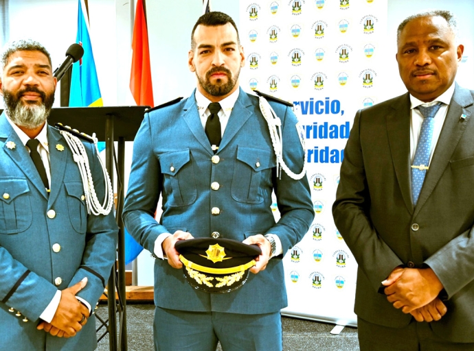 Comisario di Polis di Inteligencia ta orguyoso di loke nan a logra te cu awe