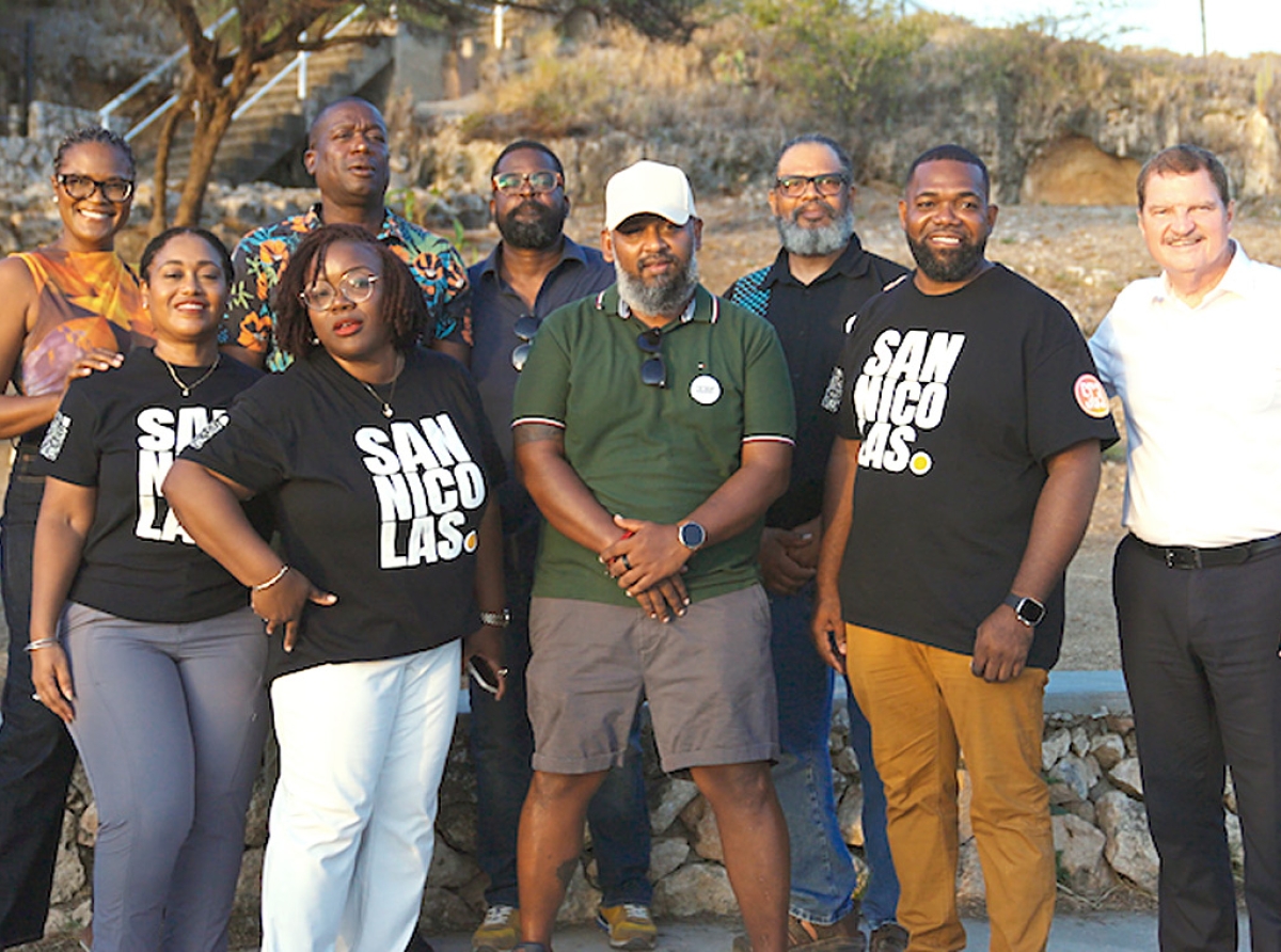 Prome Minister Mike Eman ta aplaudi iniciativa di Lago Heights Community Garden