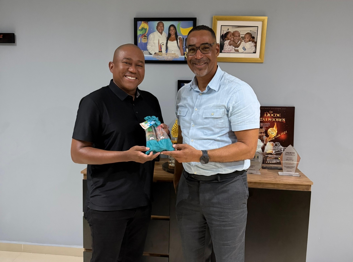 Parlamentario di AVP Clifford Heyliger a conecta cu gobernante na Barranquilla