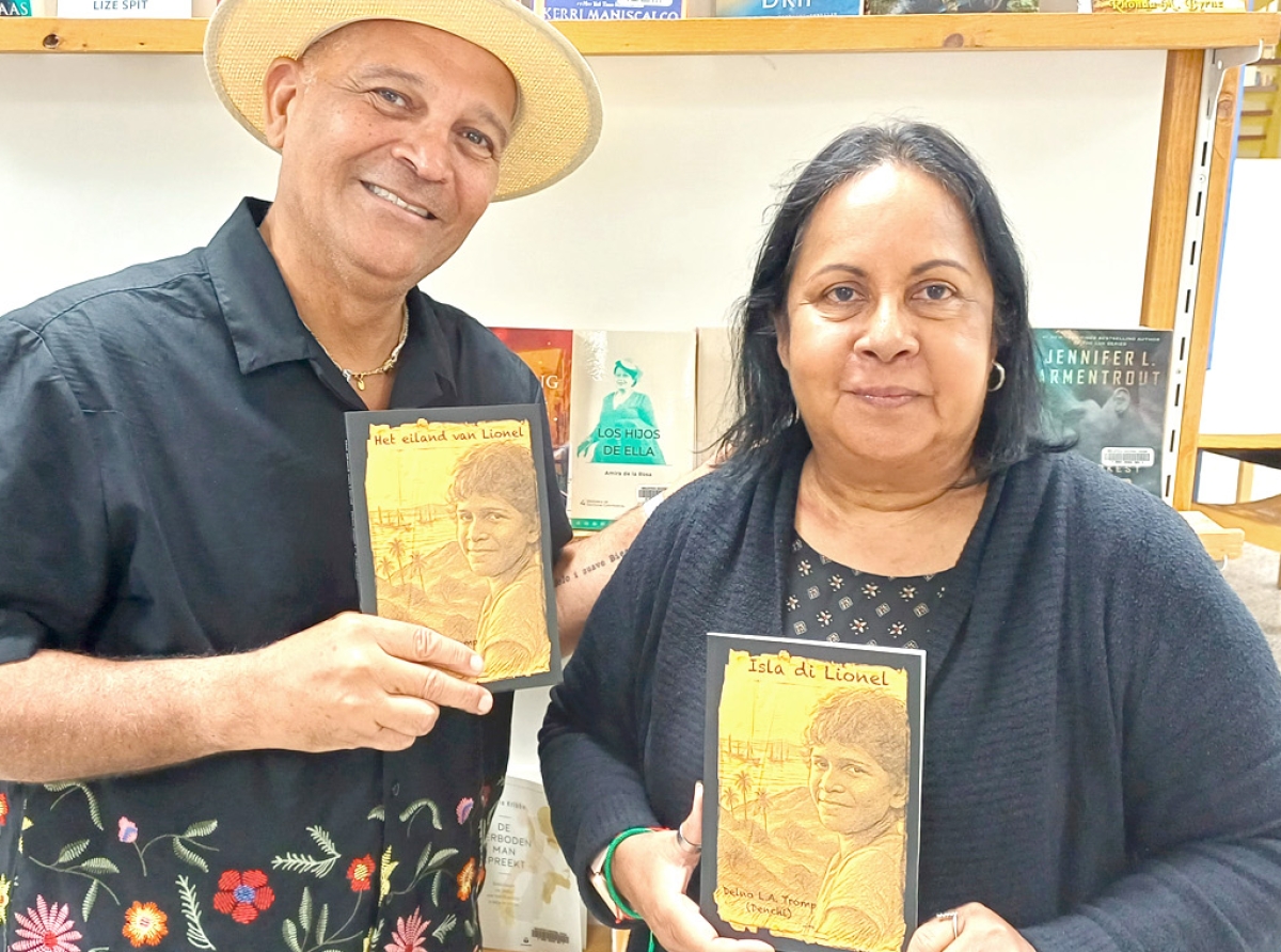 Varios buki di auto di Bonaire awor na Biblioteca di Aruba