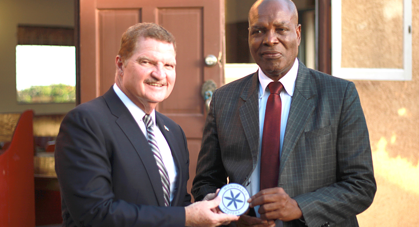 Pastor Virgil Sams orguyoso cu Iglesia Adventista na Aruba keda reconoci como Monumento Nacional