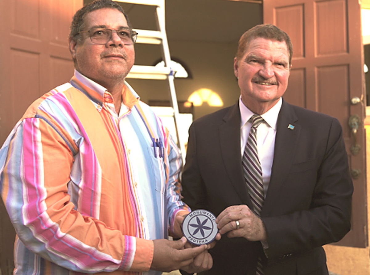 Director di Monumentenbureau papiando di aporte na historia y conservacion