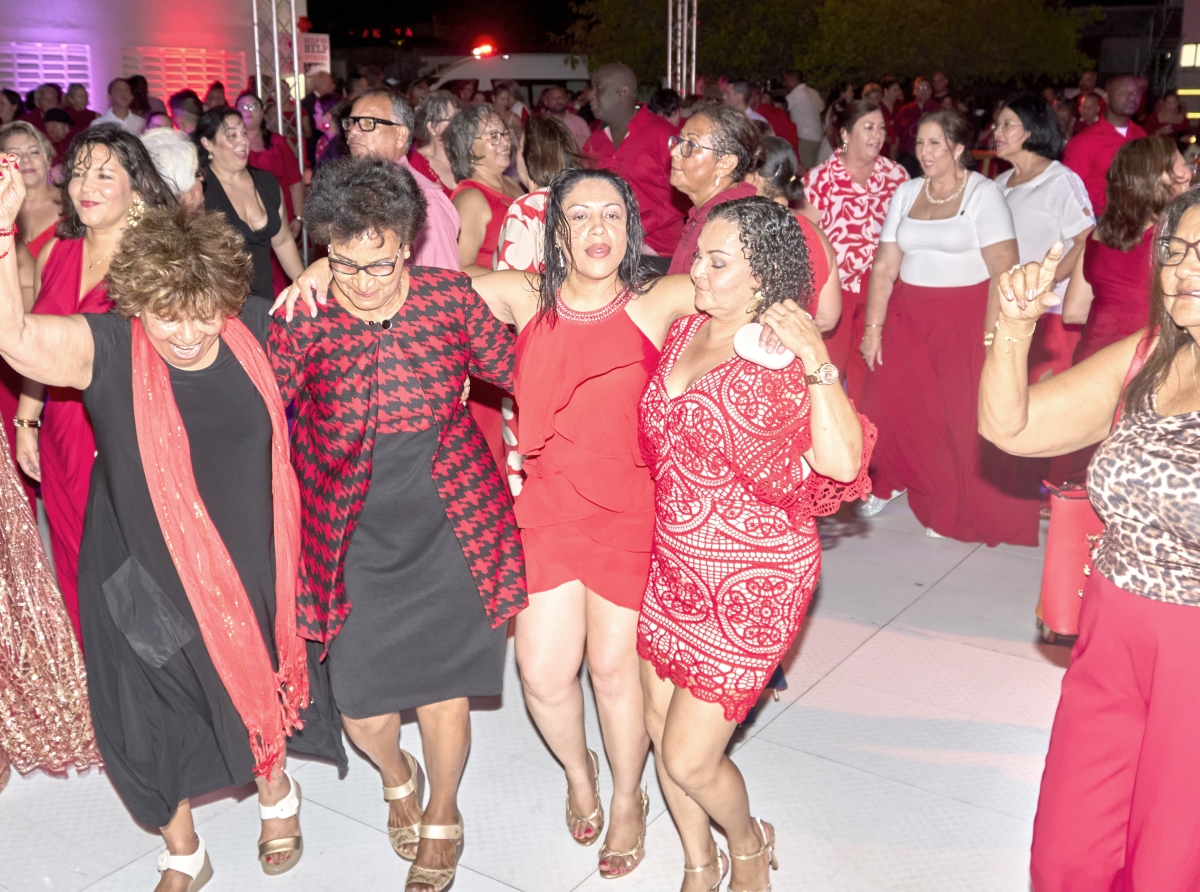 Cruz Cora ta organizando ‘Capes for a Cause’