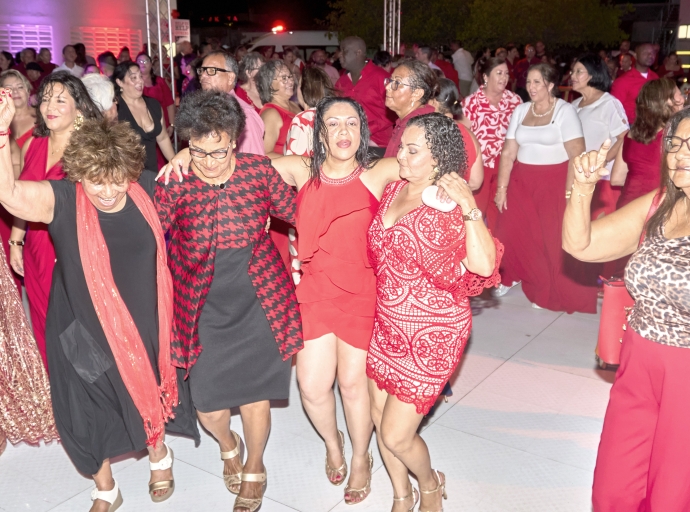 Cruz Cora ta organizando ‘Capes for a Cause’