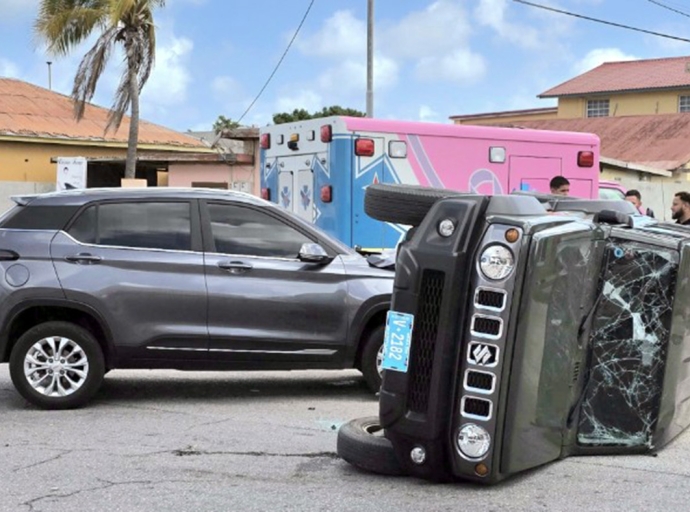 Dos turista herida den accident na Playa ora vehiculo a kenter