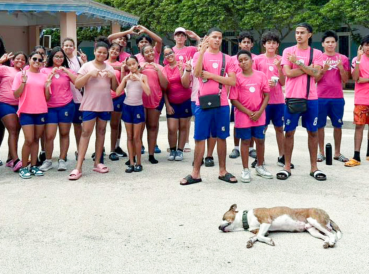 Exitoso Carwash di Kiwanis Builders Club na Colegio San Antonio