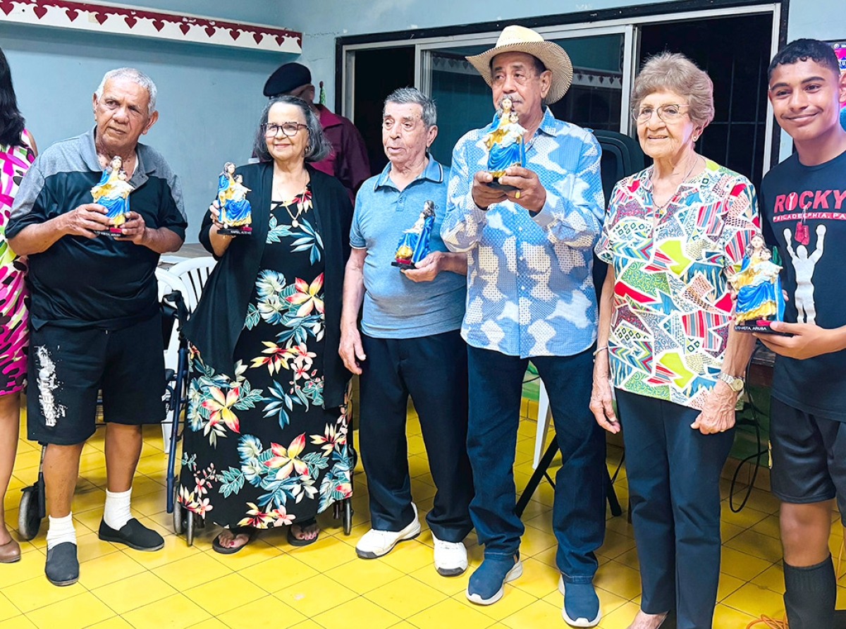 Marca local ARUBIANO a entrega imagen di Nos Dushi Birgen di Alto Vista na Legadonan di Noord
