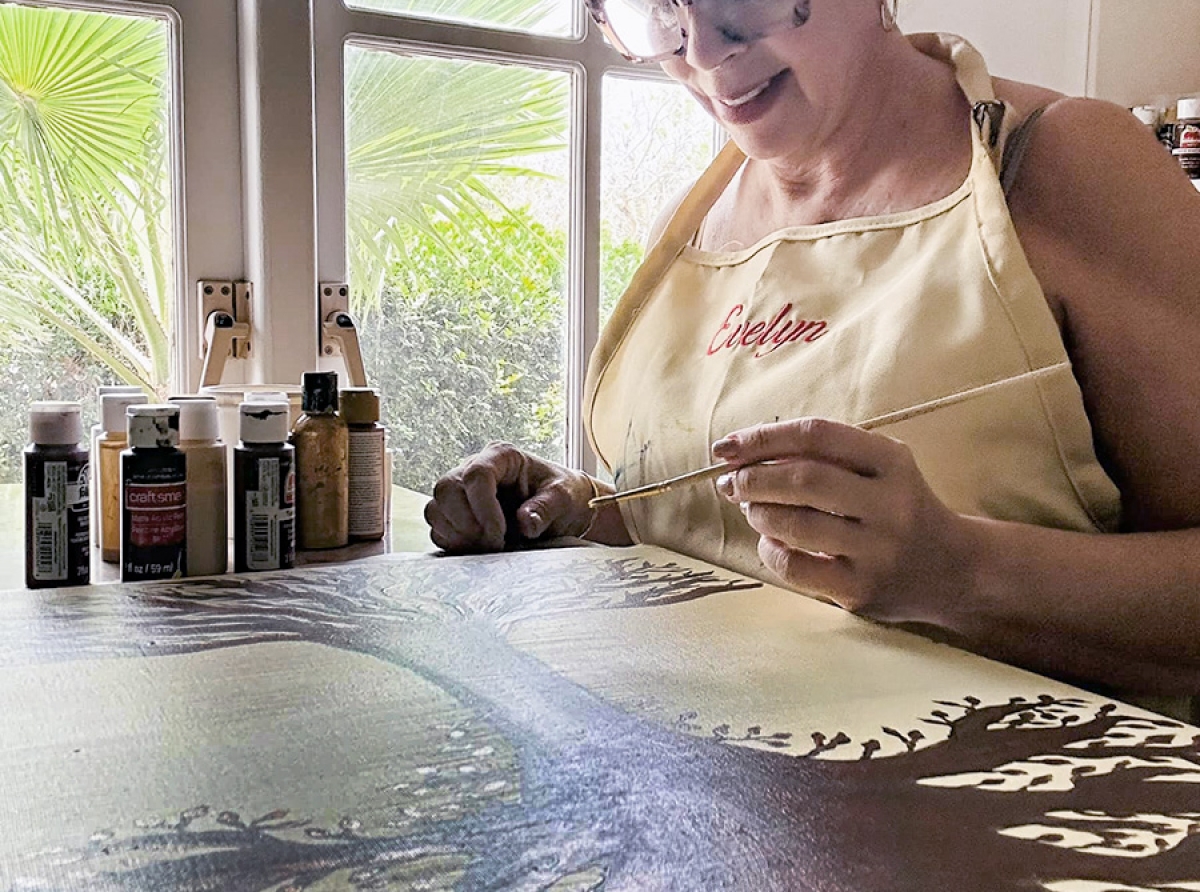 Evelyn Wever-Croes riba proyecto di pintura di ‘tree of life’