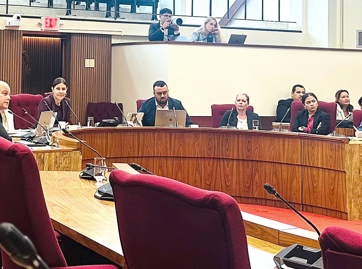 Te despues di 1 aña solicitando reunion porfin Parlamento a reuni riba e tema