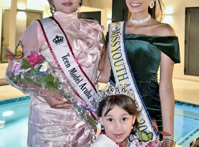 Jayci-ann Croes corona como Teen Model Aruba 2026
