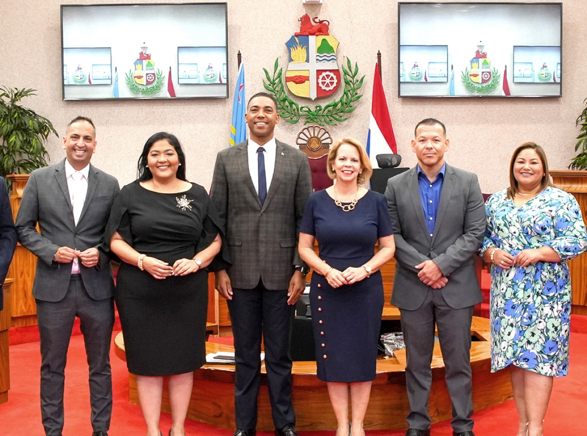 Pidi reunion urgente di Parlamento riba falta di transparencia den proyectonan di enseñansa sin Destaho Publico