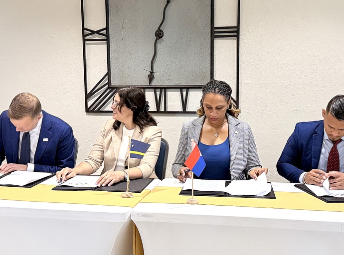 Minister Wendrick Cicilia presente durante conferencia maritimo na St. Maarten