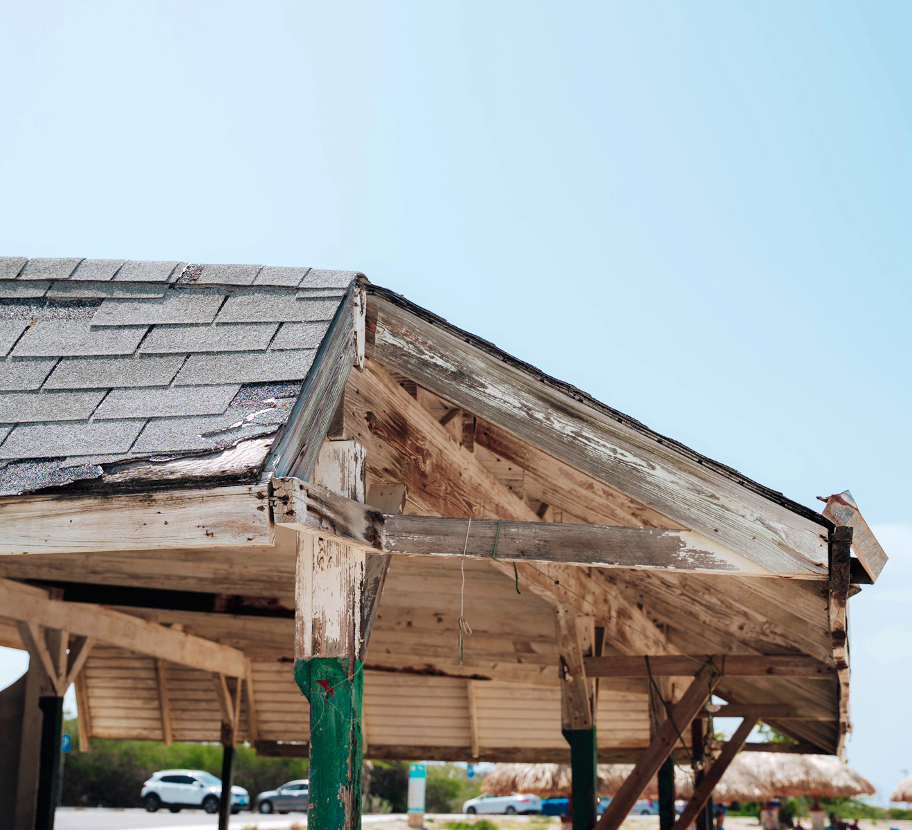 ATA contento di ta yudando cu e edificio di Rodger’s Beach