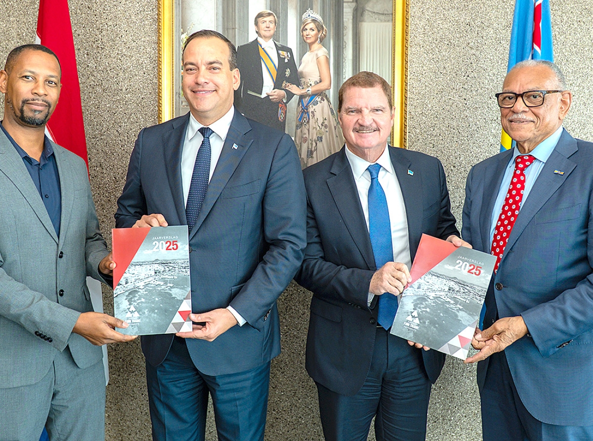 Cumpliendo cu ley a entreg’e na Ministro Geoffrey Wever