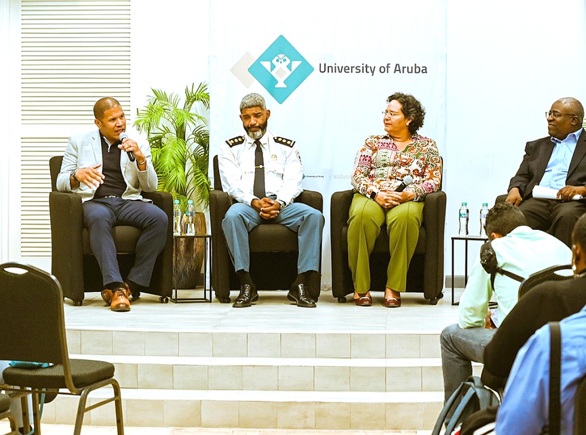 Altocomisario Arnhem cu presentacion na Universidad relaciona cu 40 aña Status Aparte