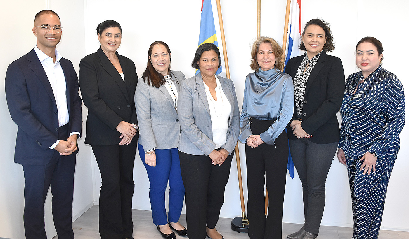 Banco Central di bishita cerca Minister Plenipotenciario Mildred Schwengle