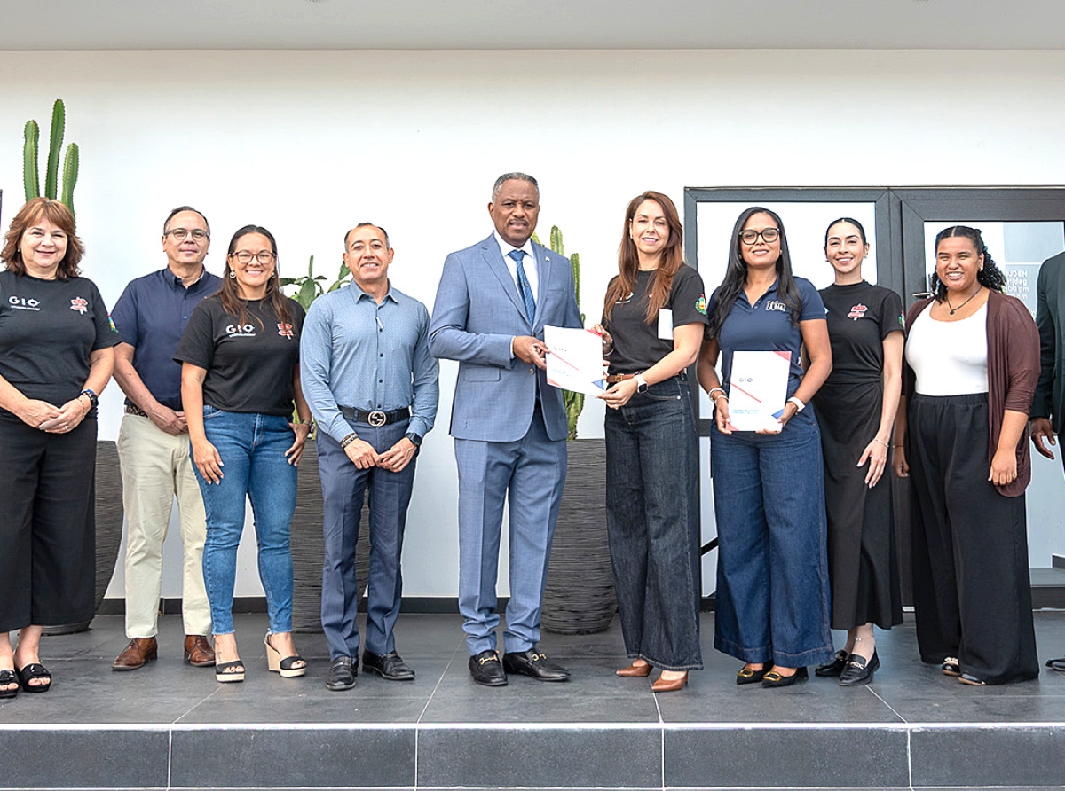 Presentacion di website gio.aw na Minister Arthur Dowers