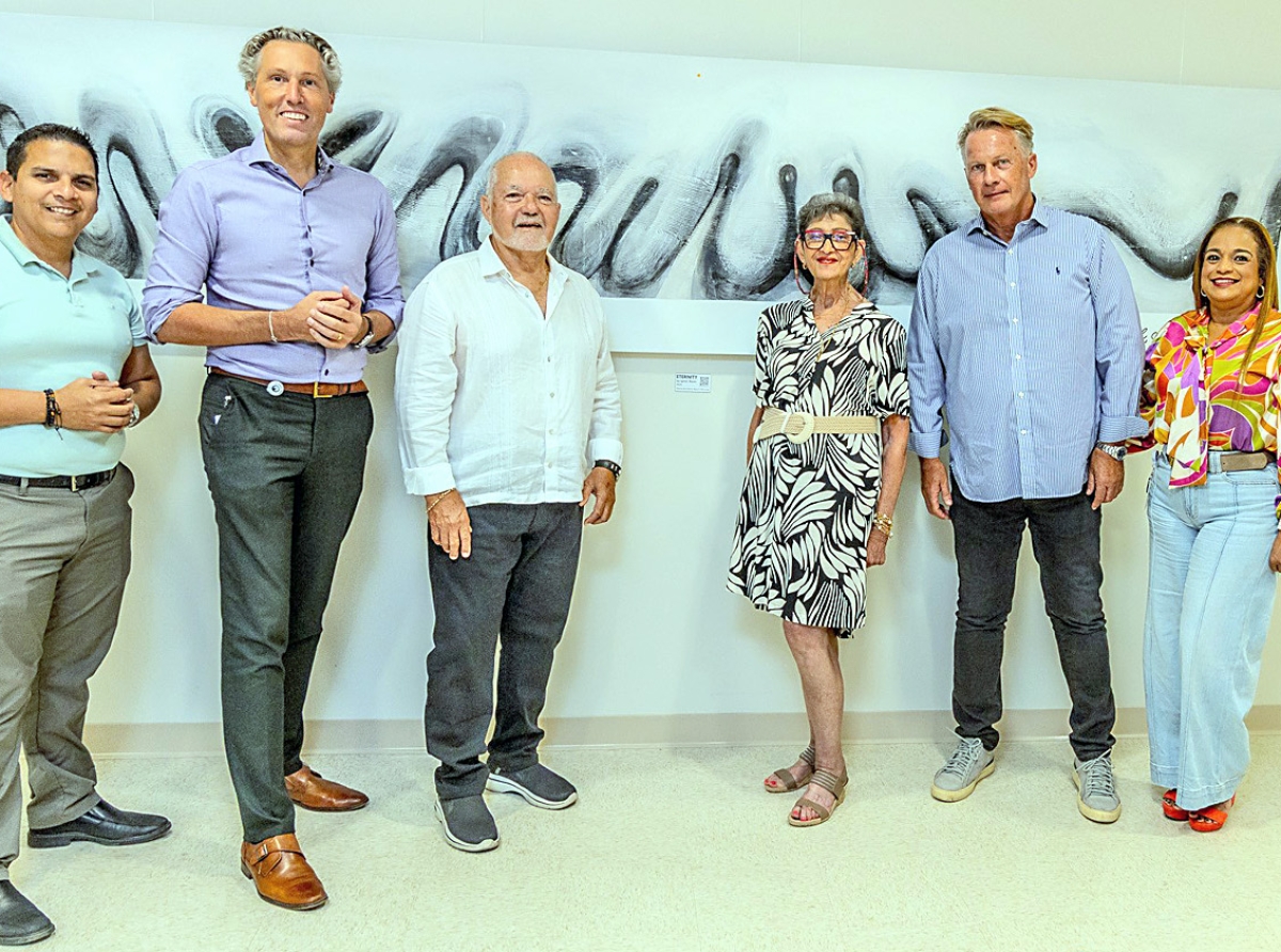 Famia Mezas cu bunita donacion di arte visual na HOH