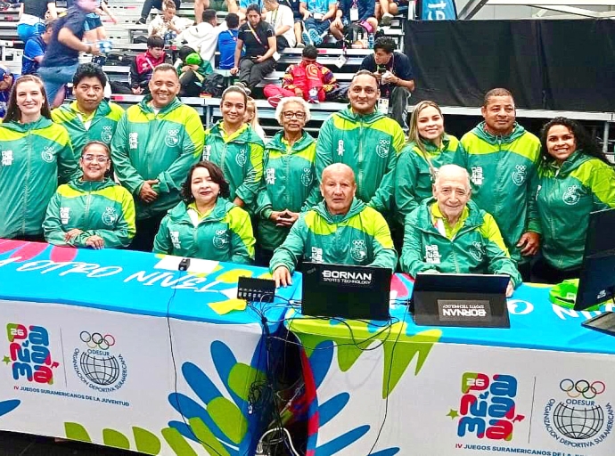 Hugo Themen a fungi como referee internacional den Weganan Panama 2026