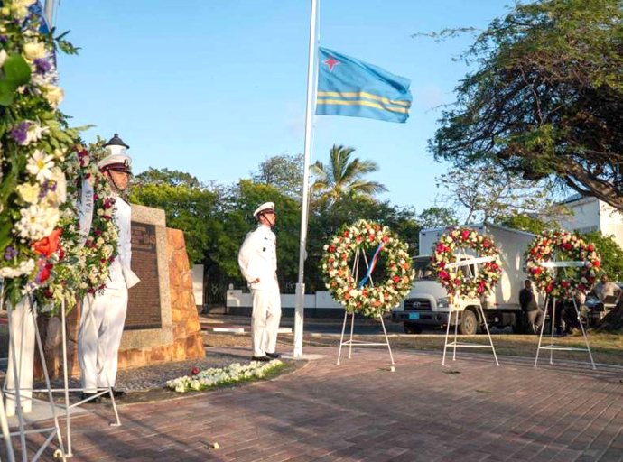Ceremonia na Aruba pa recorda sacrificio di esnan cu a cay den guera