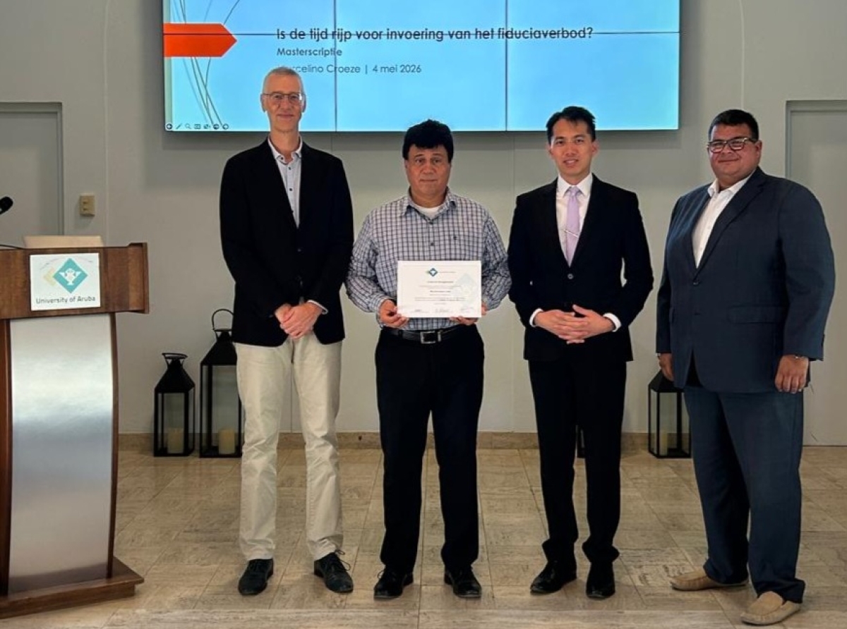 Marcelino A. Croeze a gradua na Facultad di Ley na Universidad di Aruba