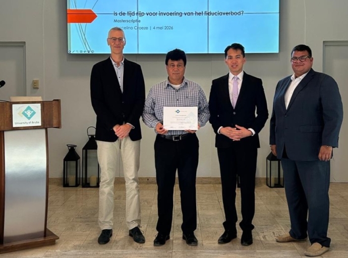 Marcelino A. Croeze a gradua na Facultad di Ley na Universidad di Aruba
