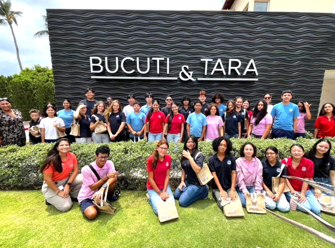 Alumnonan di Colegio a bay mira con Bucuti y Tara Resort ta opera na forma sostenibel   