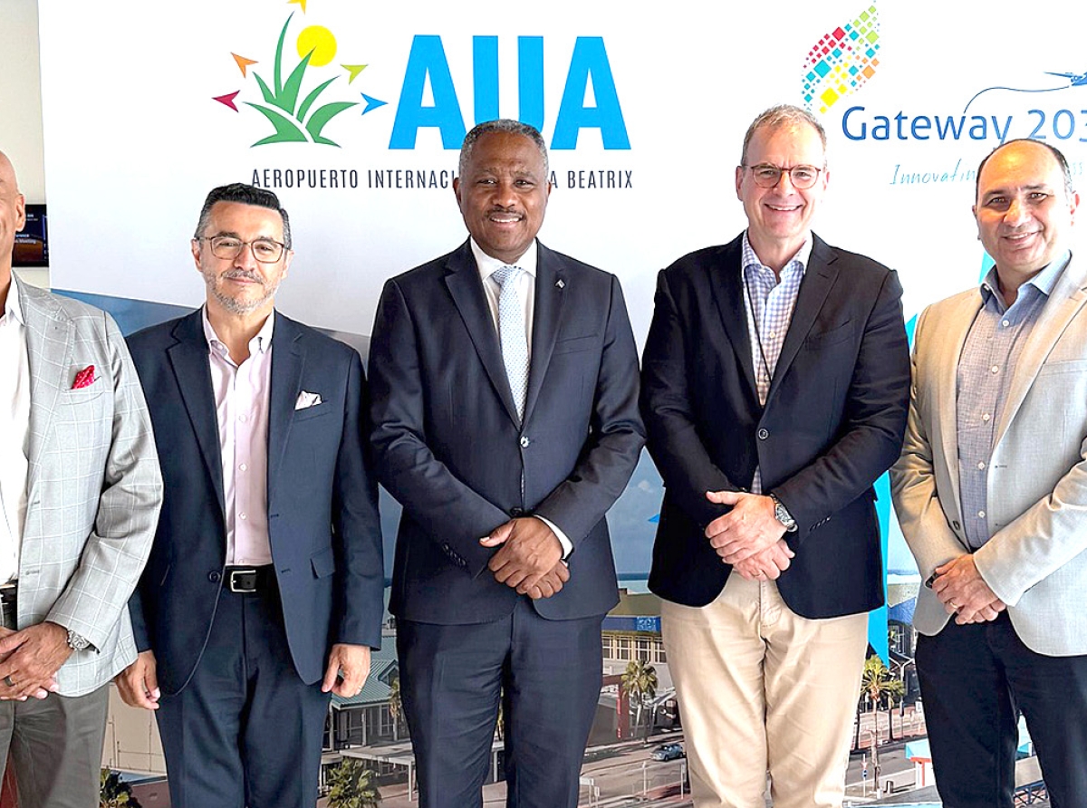 Ministro Dowers a reuni cu Aeropuerto di Aruba