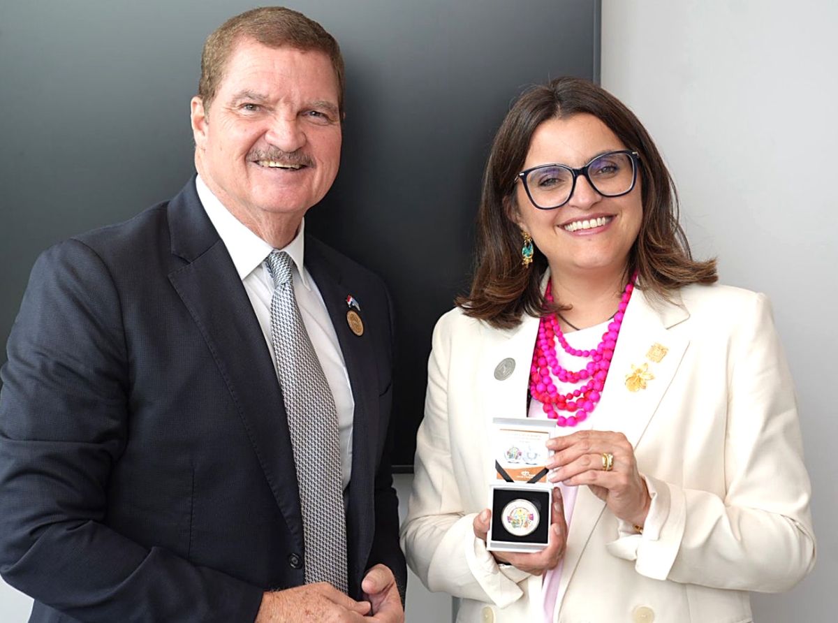 Premier Eman papiando riba mehora conexion aereo cu Ecuador