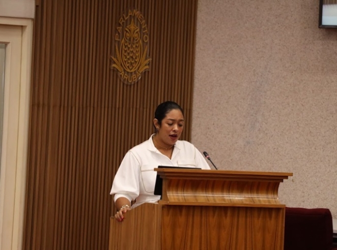 Parlamentario Stephany Sevinger ta logra aprobacion di dos mocion pa parkeo, beach y infrastructura publico
