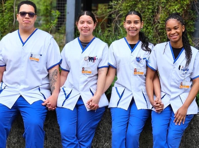 Cuatro studiante di EPI a finaliza nan stage na un Hospital Universitario na Belgica