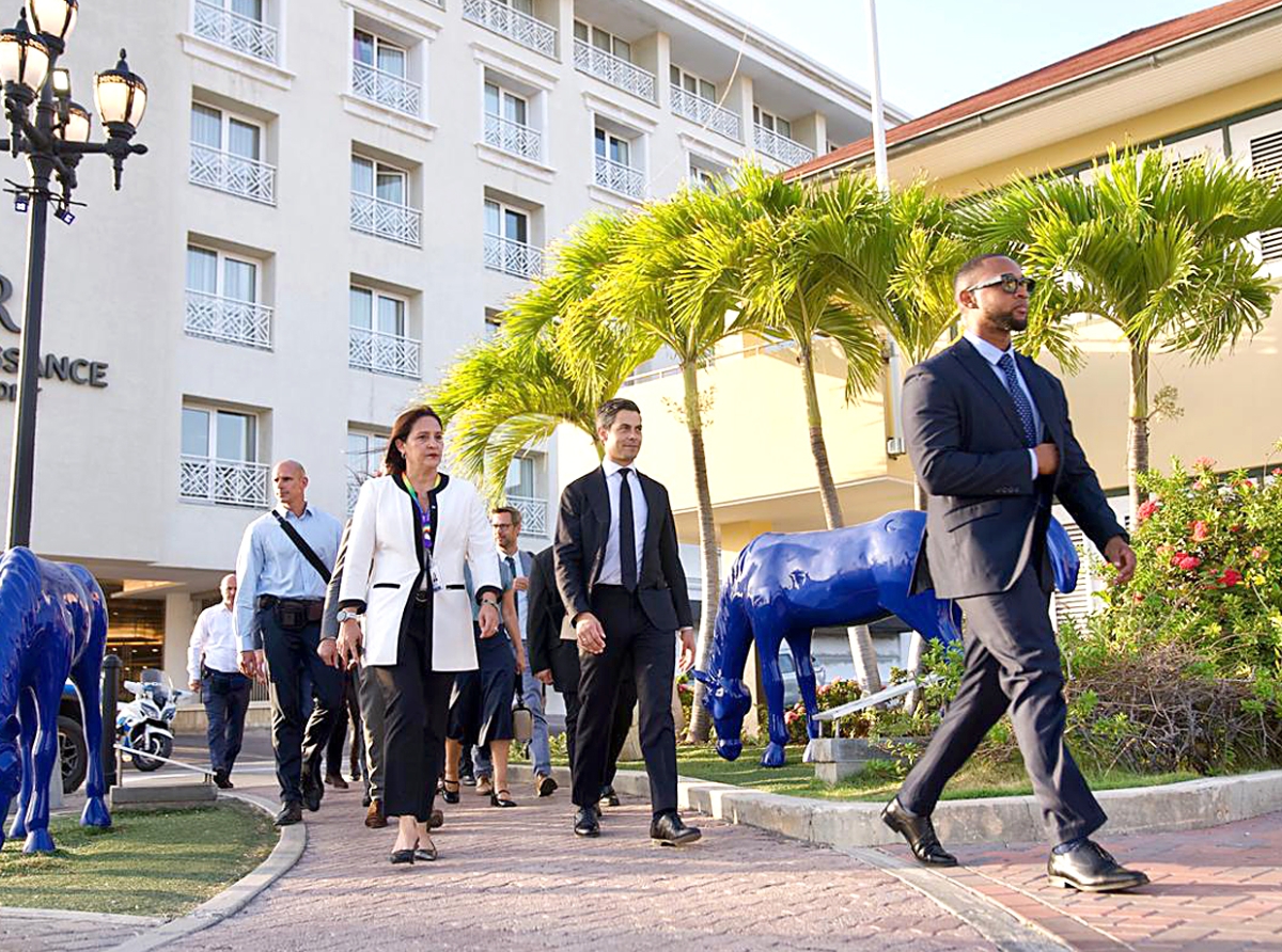 Prome Minister di Hulanda Rob Jetten ta realisa su prome bishita oficial na Aruba