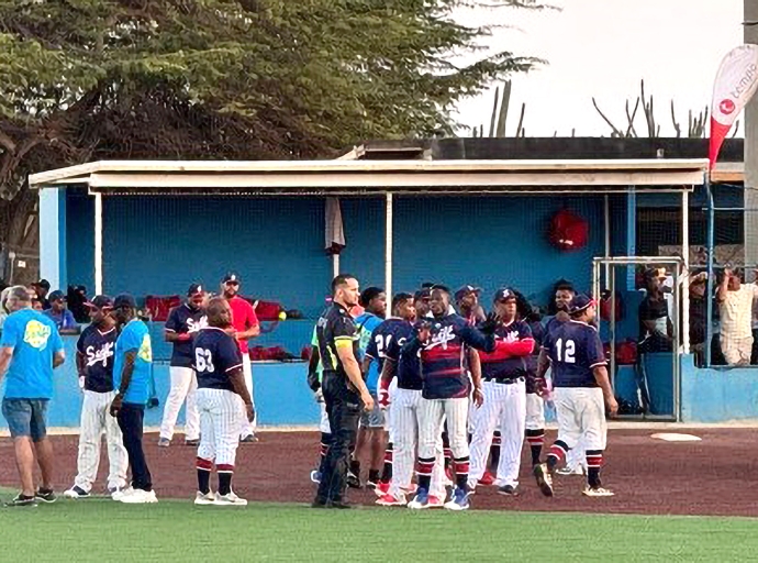 Pelea grandi cu detencion na Softball Interinsular na Veld di Kudawecha