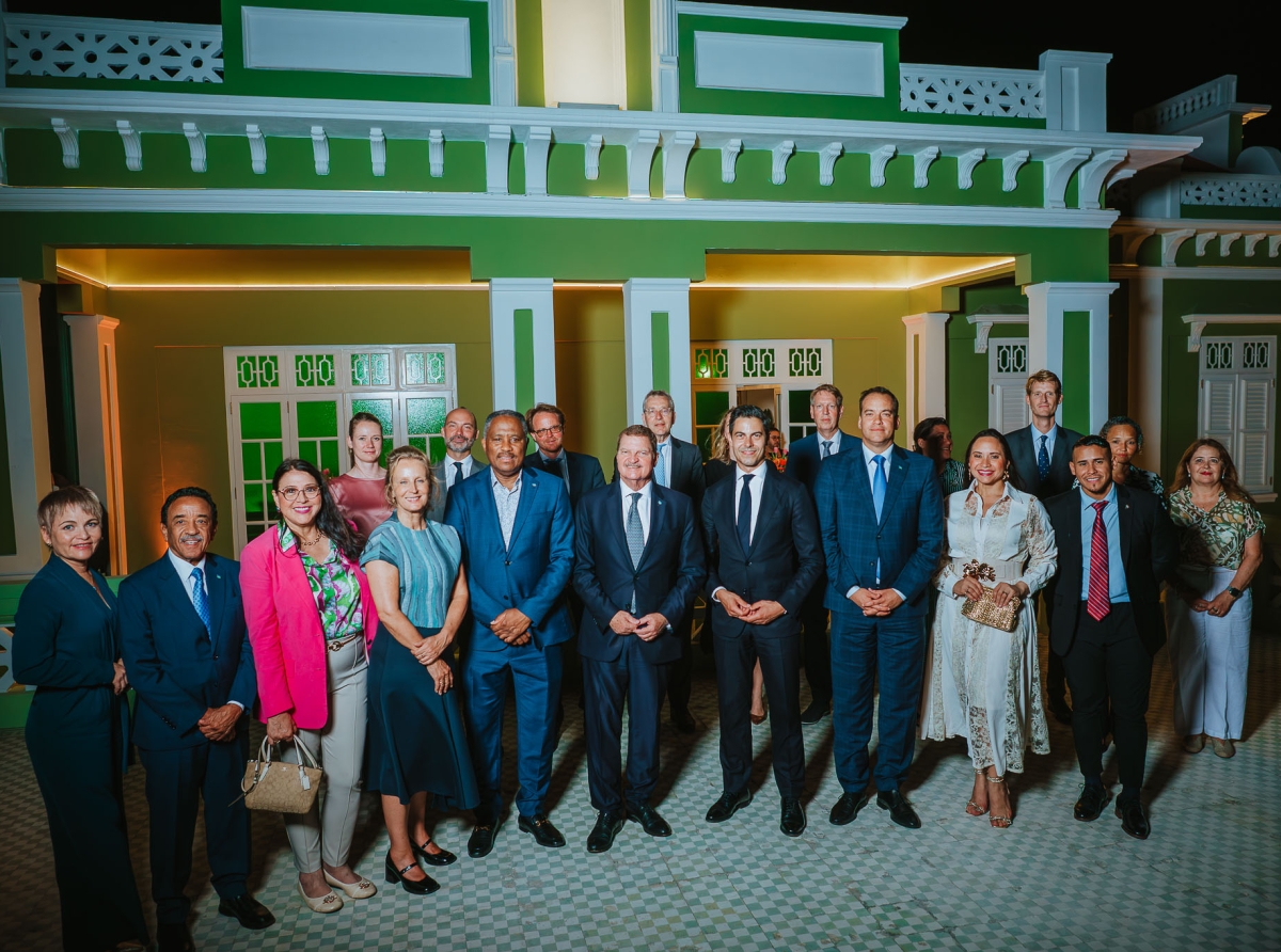  Premier Jetten a haya un recorido den centro historico di Oranjestad y Cas Veneranda