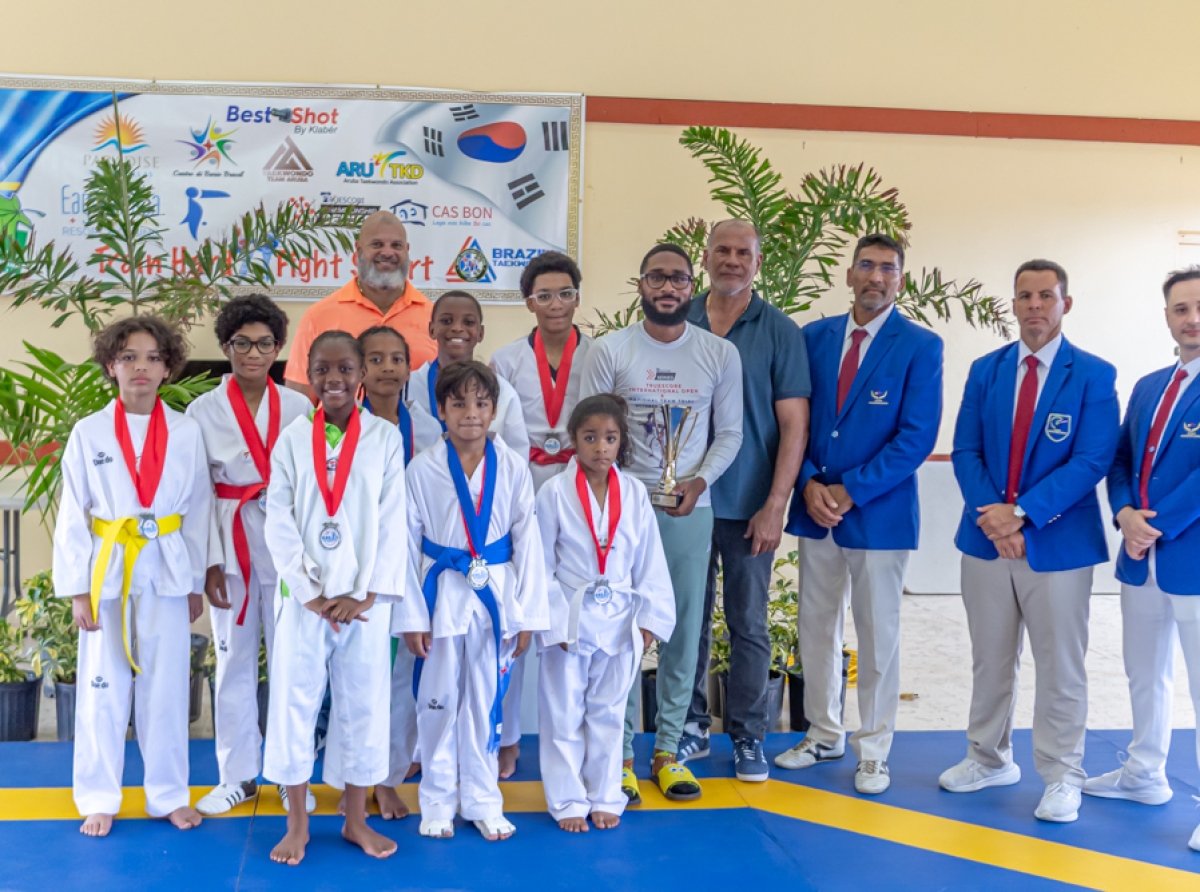 Brazil Taekwondo Stichting su team di Train Hard Fight Smart a sali Best Team