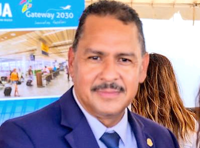 Parlamentario Bermudez satisfecho cu ultimo desaroyo den sector di taxi