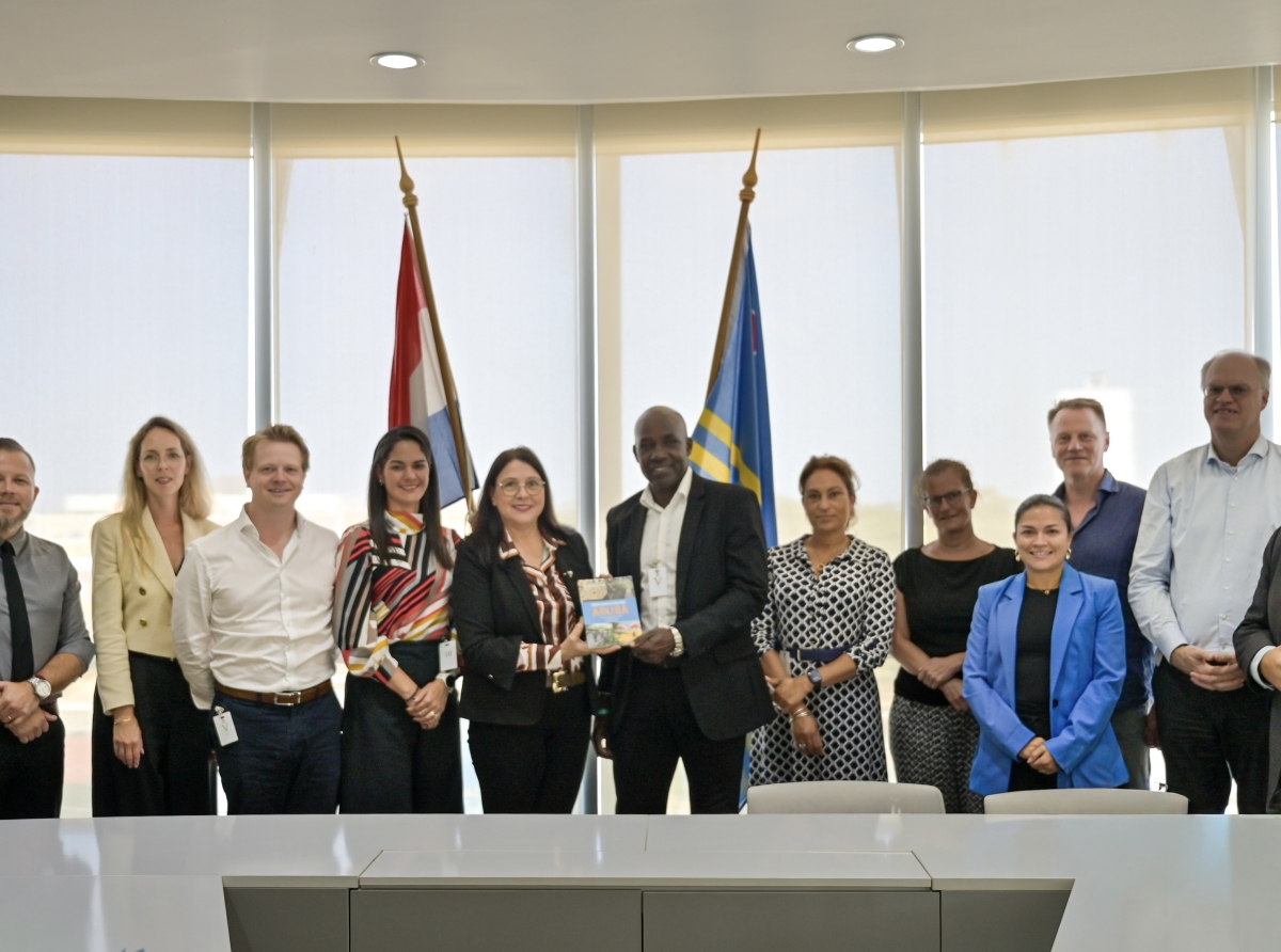 Minister di Salubridad a ricibi bishita di Dutch Caribbean Hospital Alliance